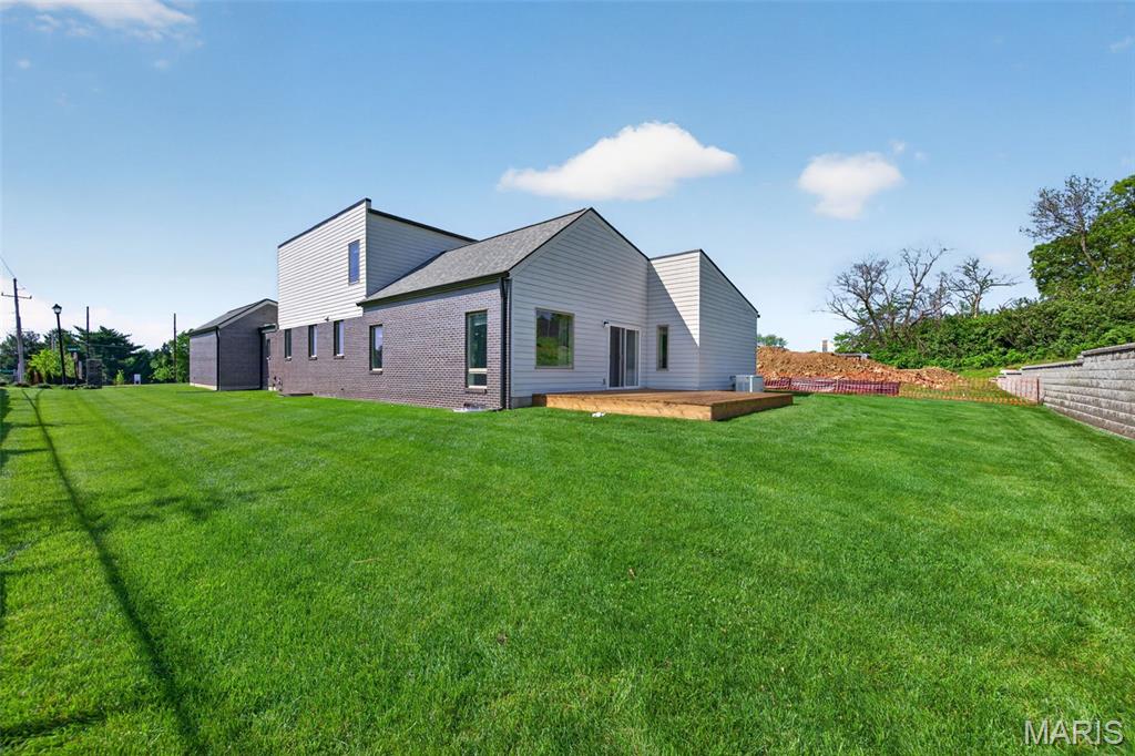 Santino Court - Residential