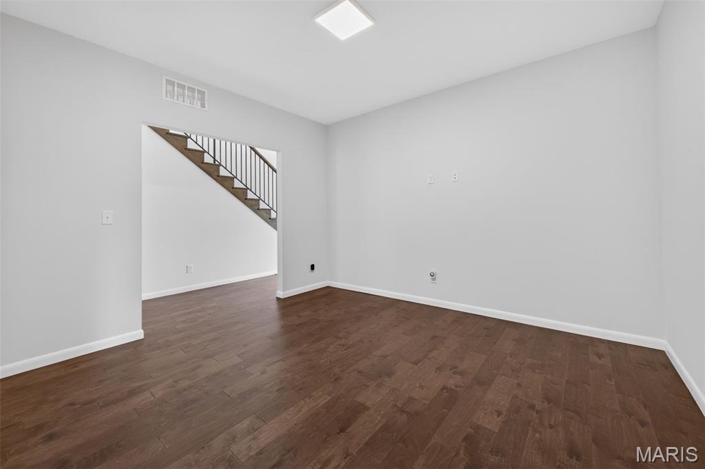 Santino Court - Residential