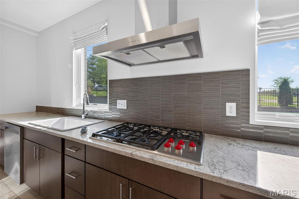 Santino Court - Residential