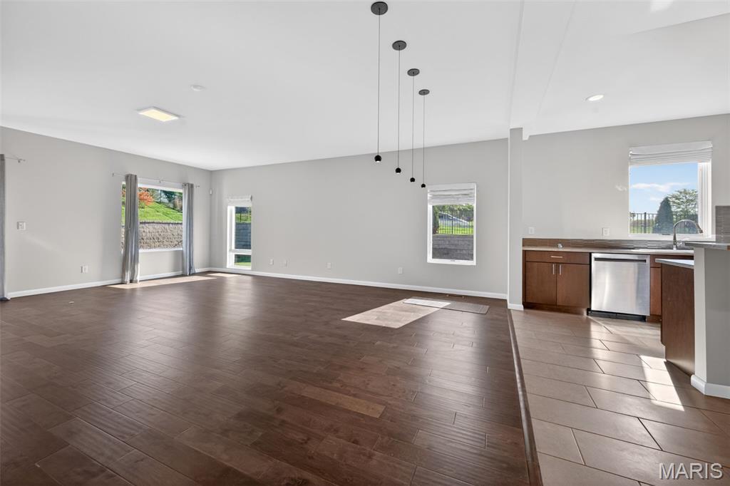 Santino Court - Residential