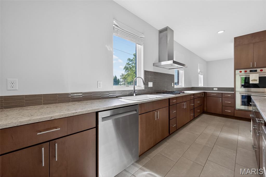 Santino Court - Residential