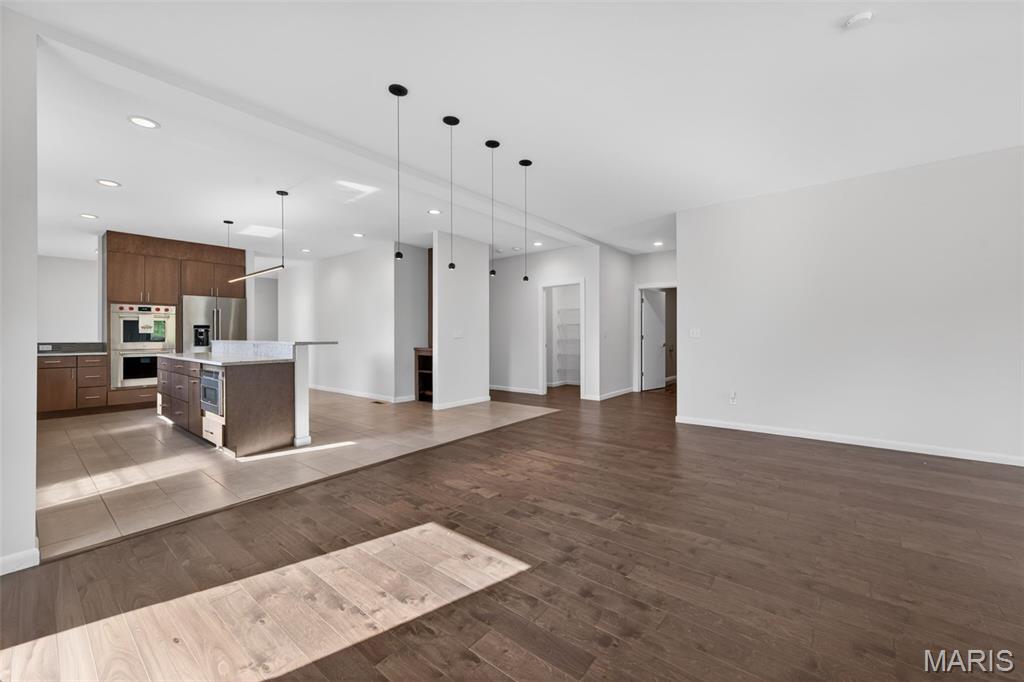 Santino Court - Residential