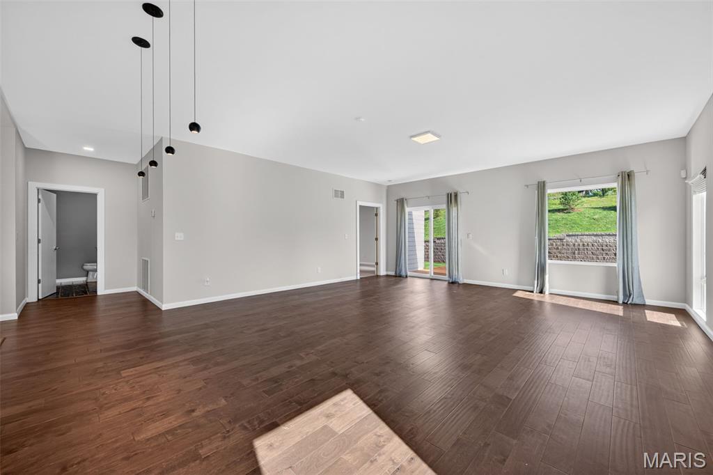 Santino Court - Residential