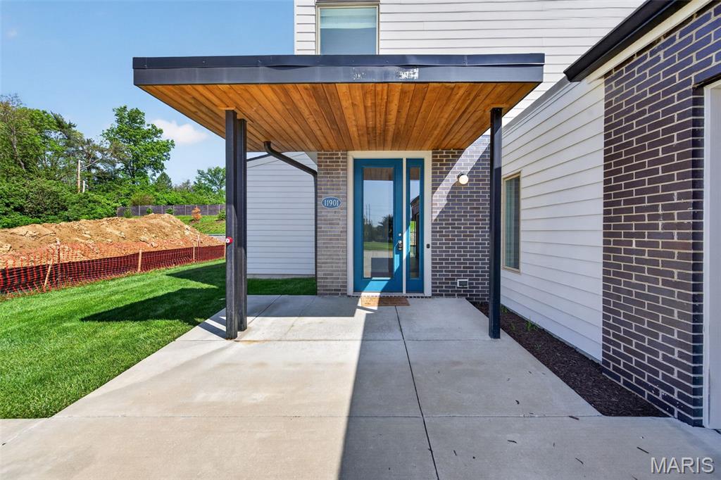 Santino Court - Residential