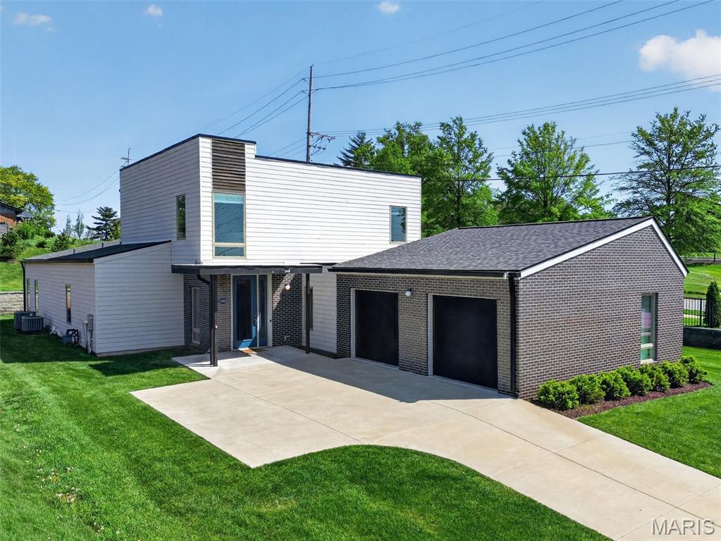 Santino Court - Residential