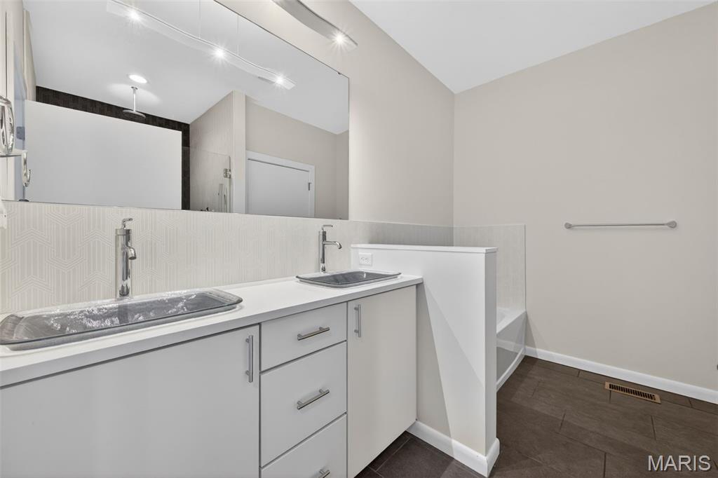 Santino Court - Residential