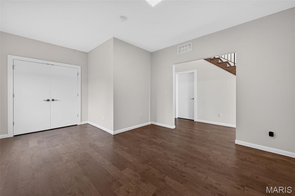 Santino Court - Residential