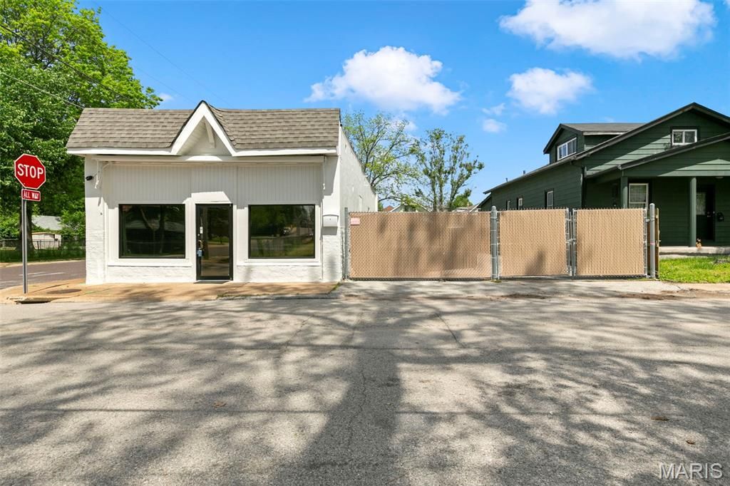 Photo of 4687 Heidelberg Avenue, St Louis, MO 63123 (MLS # 26027200)