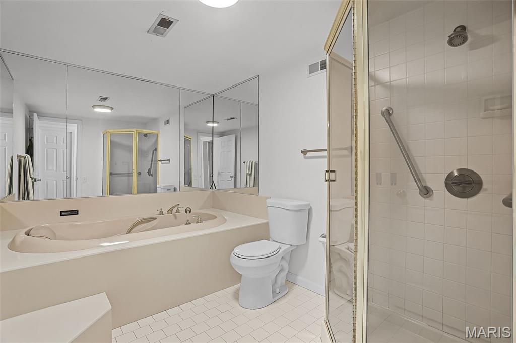 Woodridge Condo At Old Ballas - Residential