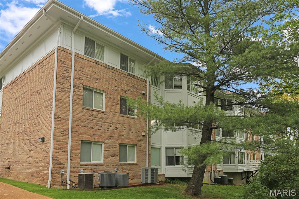 Woodridge Condo At Old Ballas - Residential