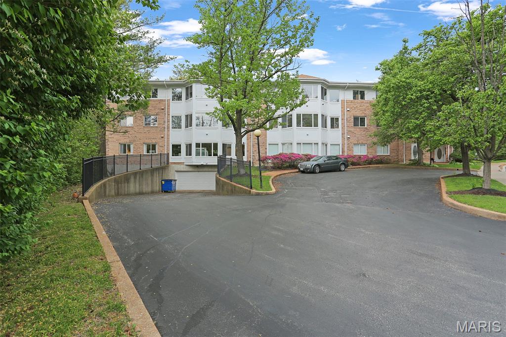 Woodridge Condo At Old Ballas - Residential