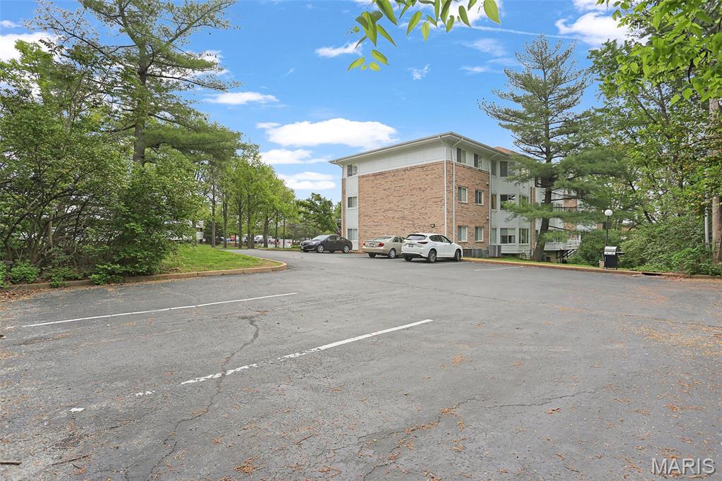 Woodridge Condo At Old Ballas - Residential