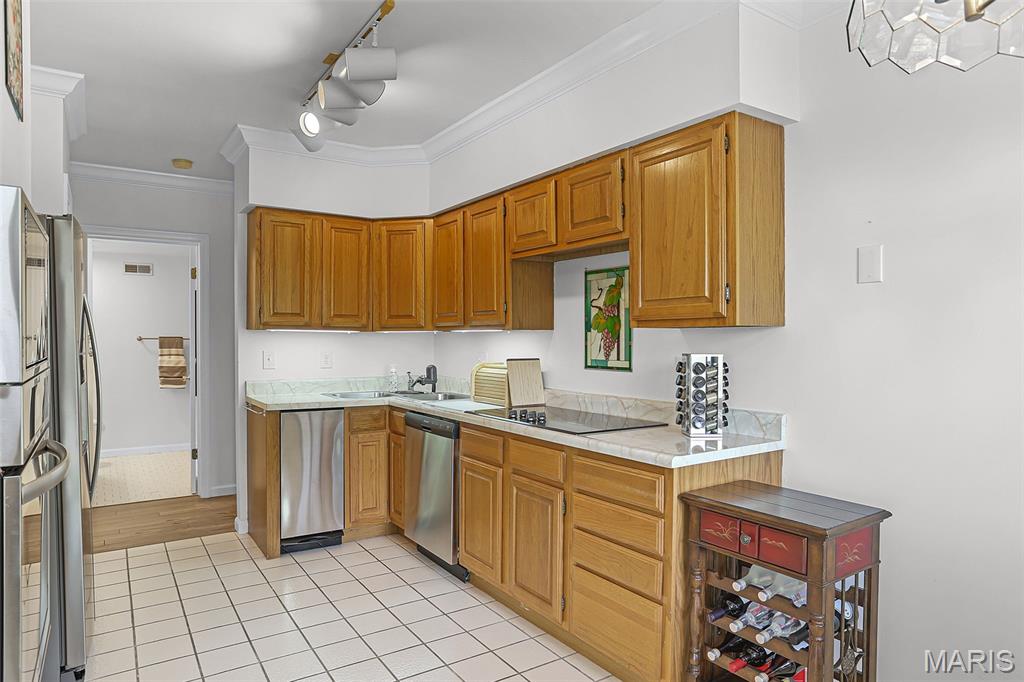 Woodridge Condo At Old Ballas - Residential