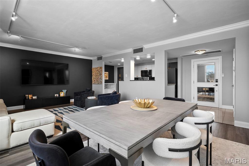 Park Tower Condominum - Residential