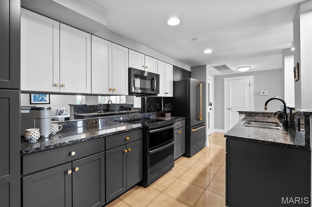 Park Tower Condominum - Residential