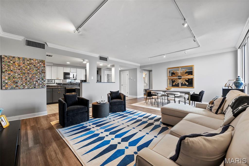 Park Tower Condominum - Residential