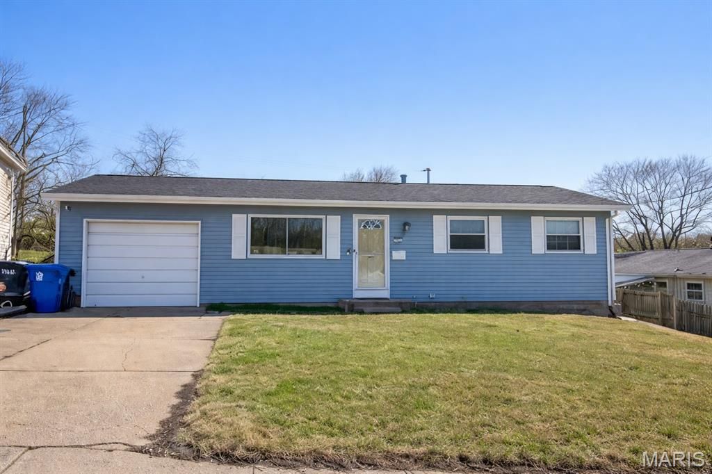 Photo of 1528 Ville Rosa Lane, Hazelwood, MO 63042 (MLS # 26013825)