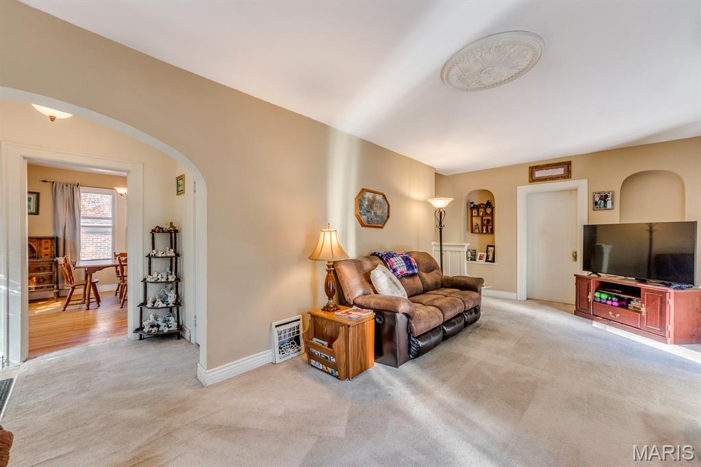 570 N Laclede Station Road