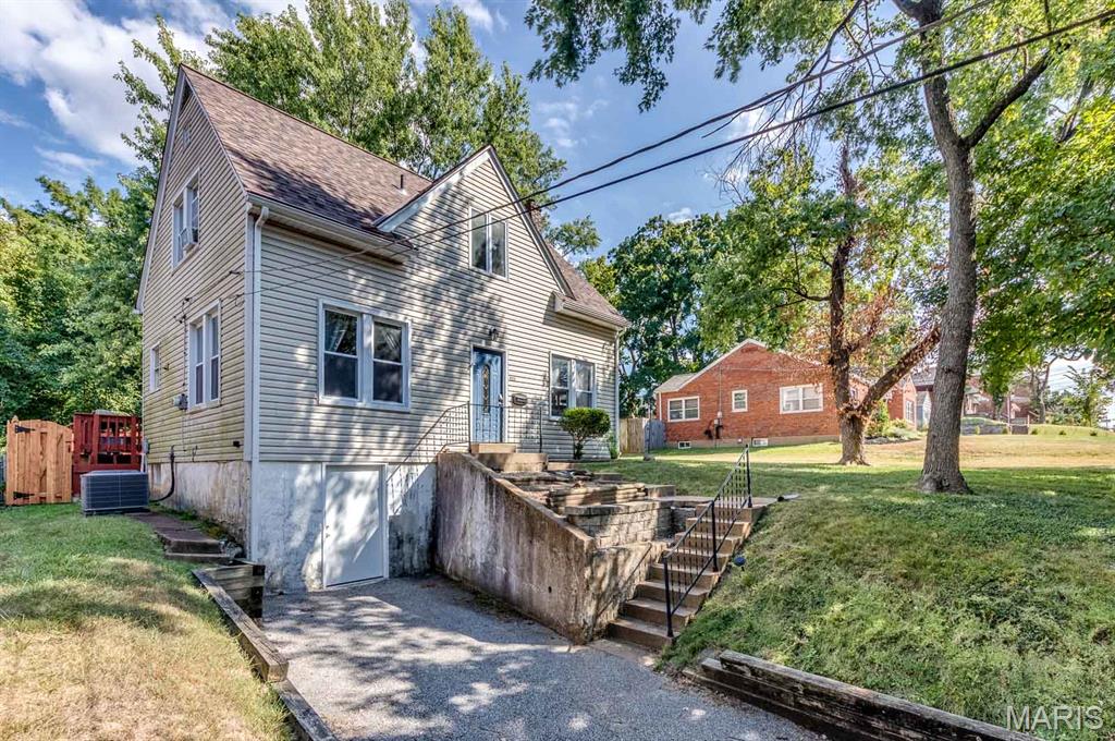 570 N Laclede Station Road