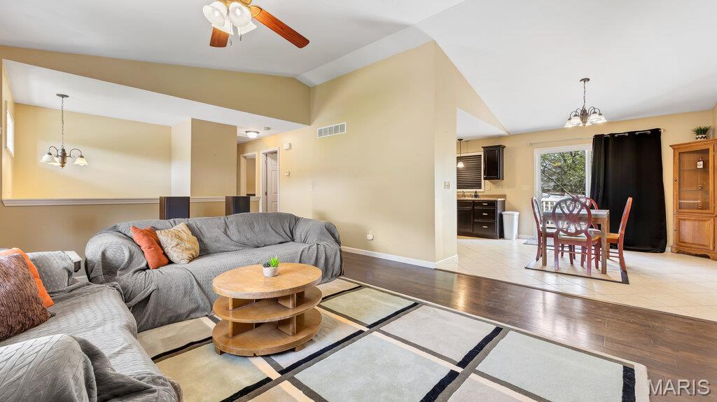 711 Sawyer Ter