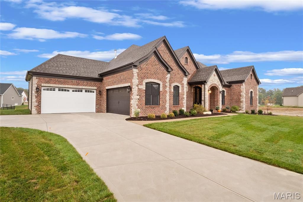 Photo of 753 Silver Buck Lane, Chesterfield, MO 63005 (MLS # 23023040)