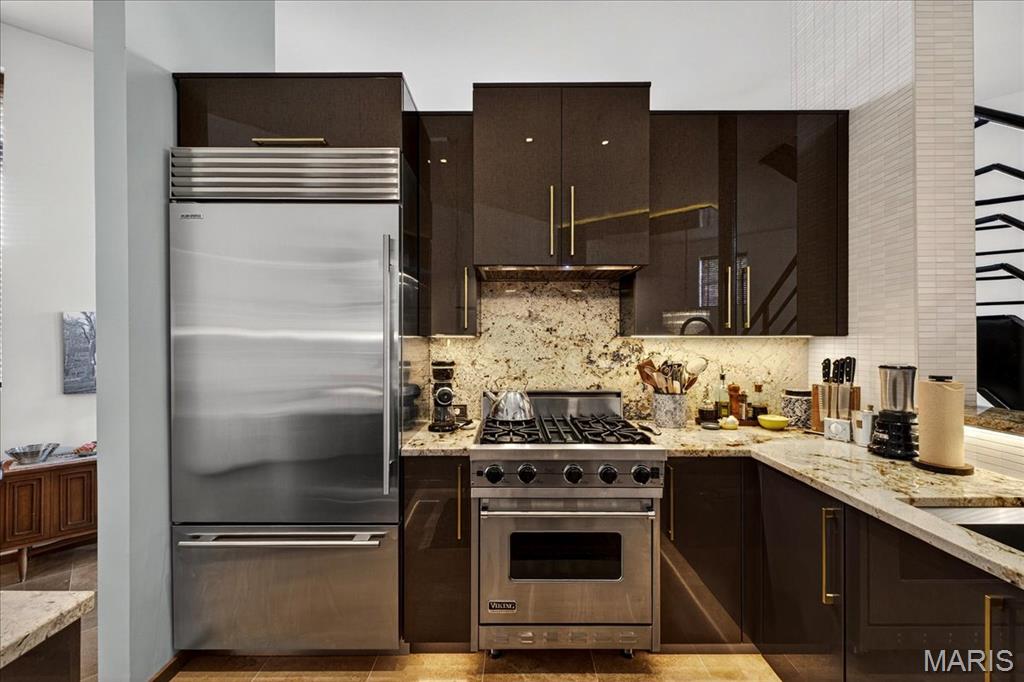 Lafayette Square - Benton Place - Residential