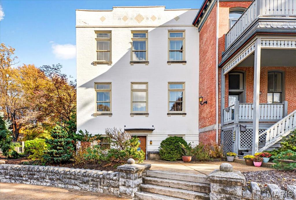 Lafayette Square - Benton Place - Residential