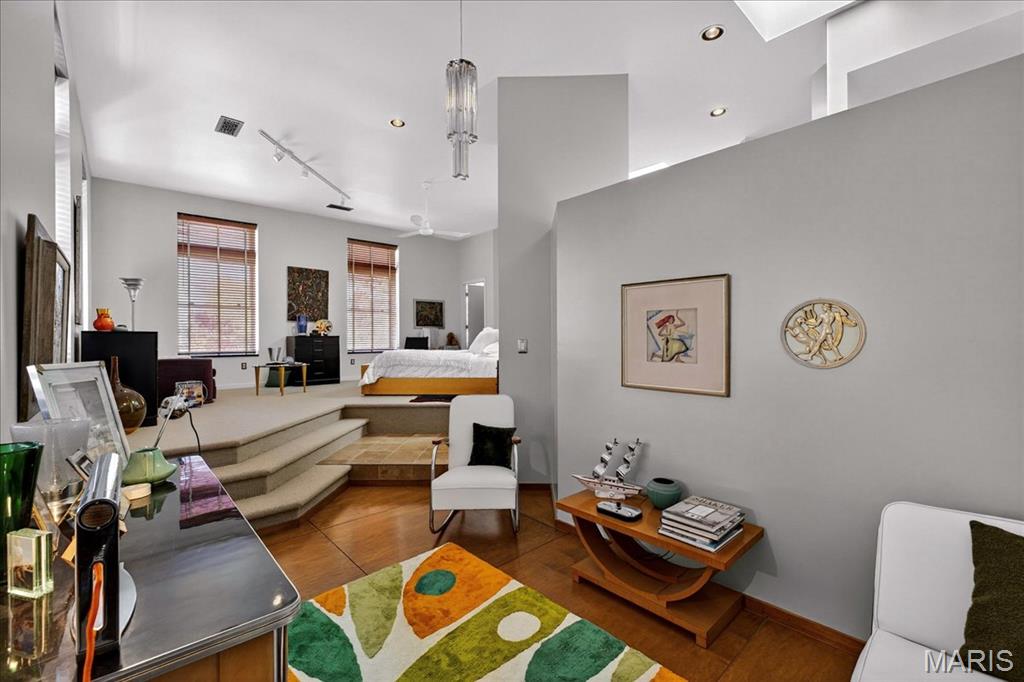 Lafayette Square - Benton Place - Residential