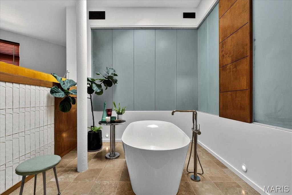 Lafayette Square - Benton Place - Residential