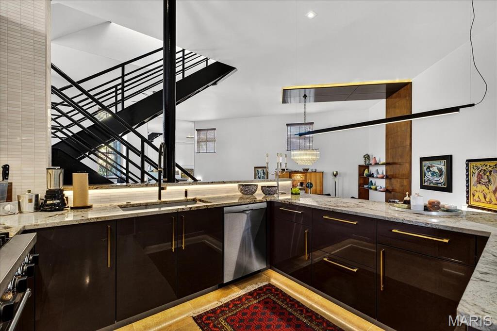 Lafayette Square - Benton Place - Residential