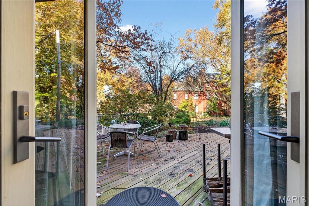 Lafayette Square - Benton Place - Residential