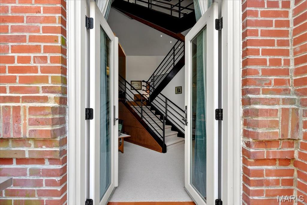 Lafayette Square - Benton Place - Residential