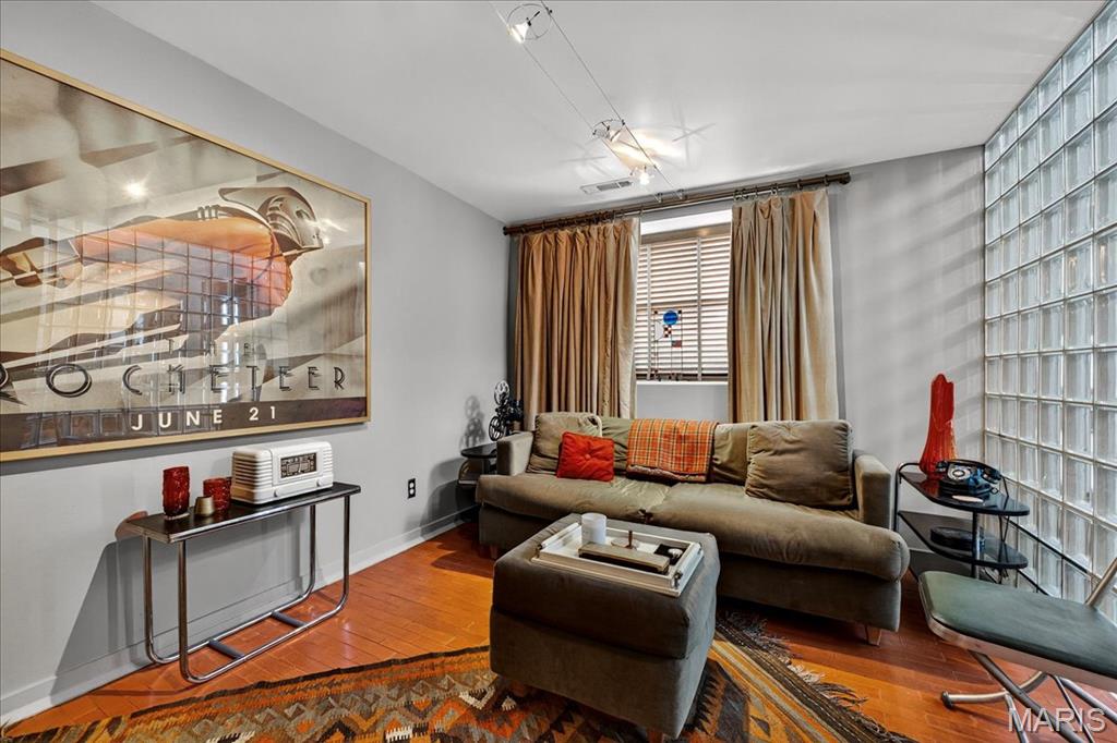 Lafayette Square - Benton Place - Residential