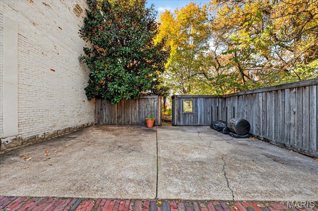 Lafayette Square - Benton Place - Residential