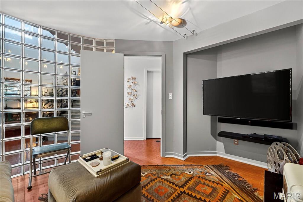 Lafayette Square - Benton Place - Residential