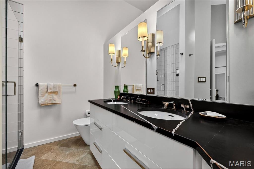 Lafayette Square - Benton Place - Residential