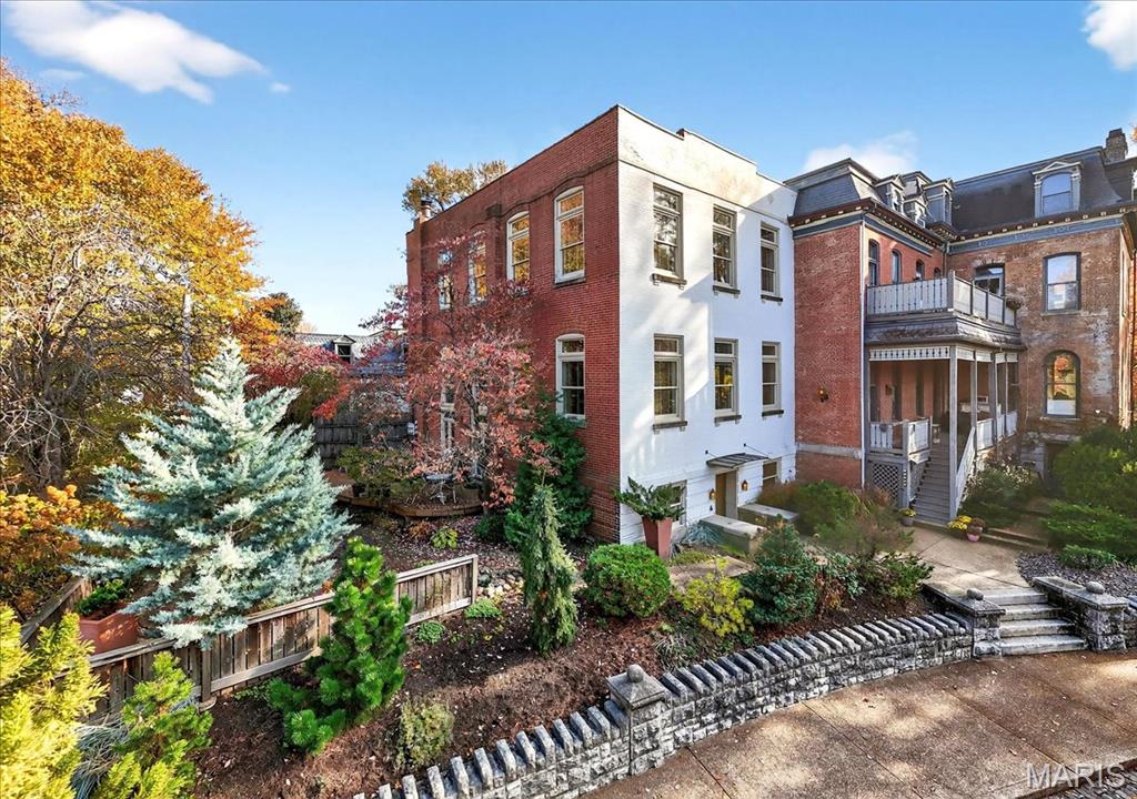 Lafayette Square - Benton Place - Residential