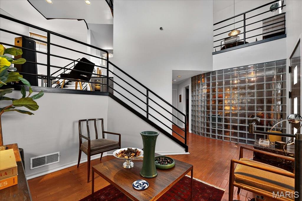 Lafayette Square - Benton Place - Residential