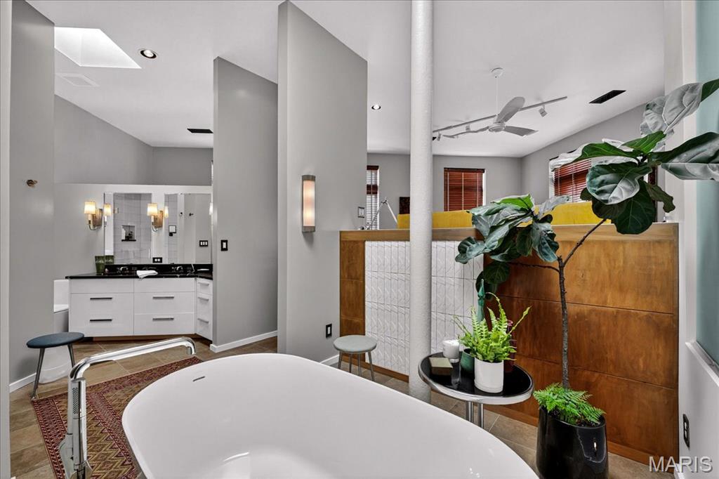 Lafayette Square - Benton Place - Residential