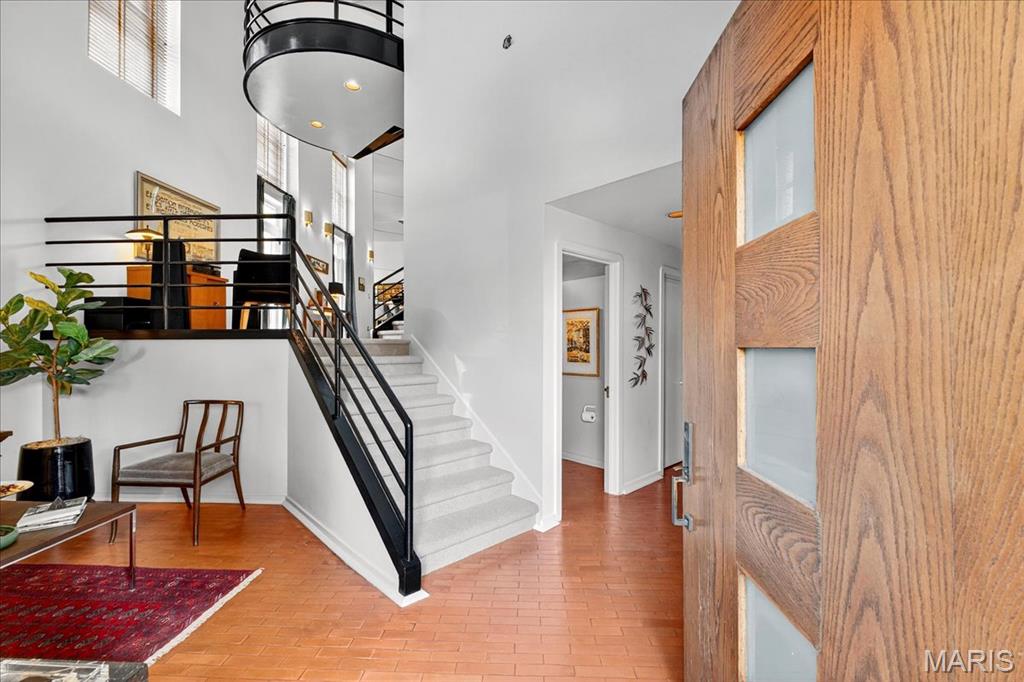 Lafayette Square - Benton Place - Residential