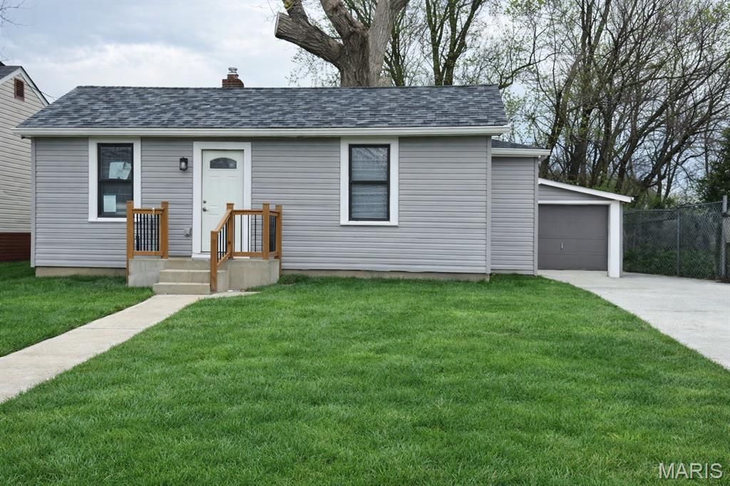 Photo of 6226 Garfield Avenue, Berkeley, MO 63134 (MLS # 26023686)