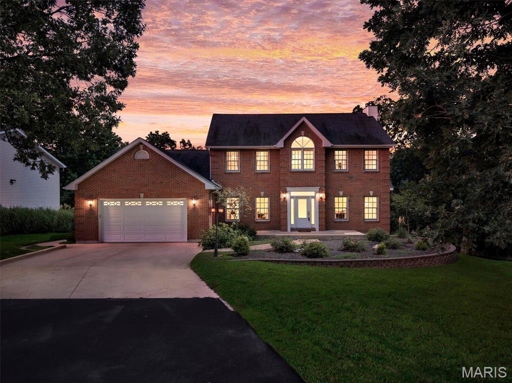 10 Grand Oaks Estate