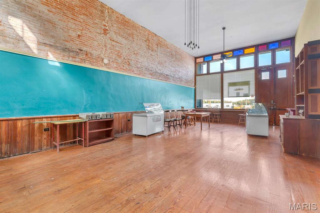 Clarksville - Commercial Sale