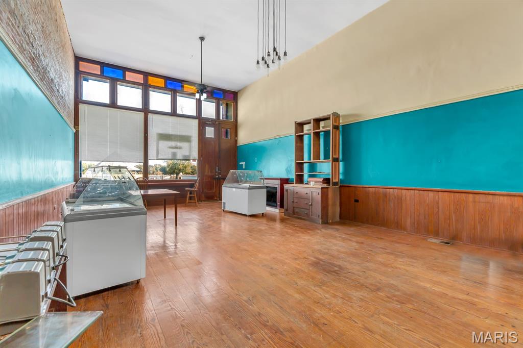 Clarksville - Commercial Sale