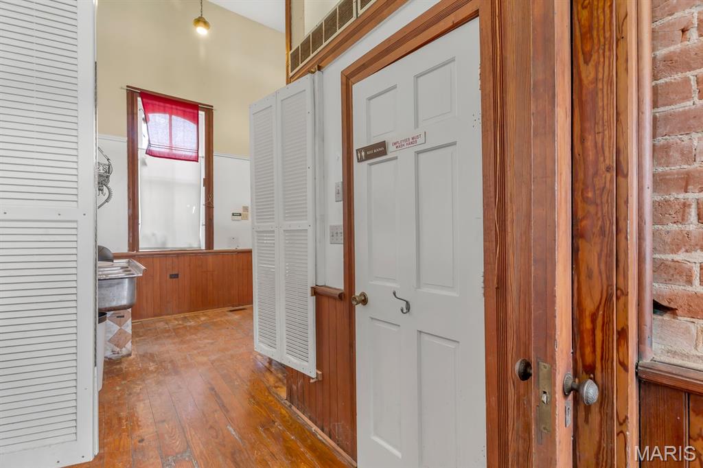 Clarksville - Commercial Sale