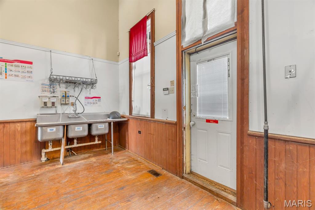 Clarksville - Commercial Sale