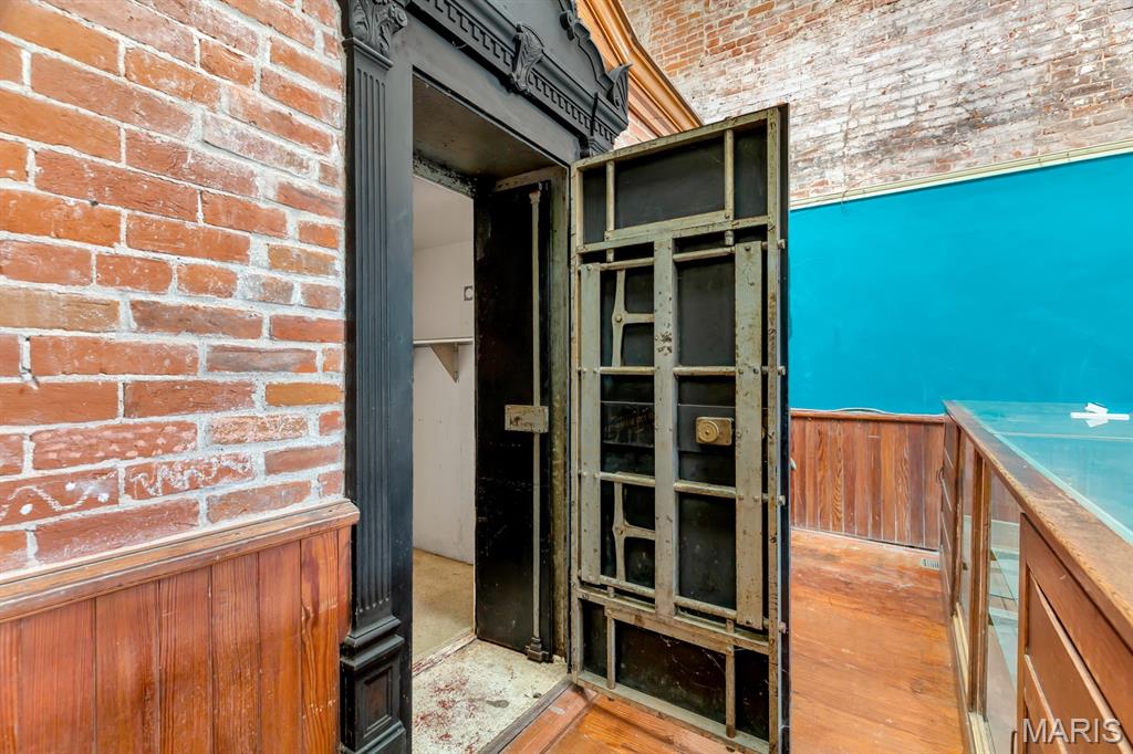 Clarksville - Commercial Sale