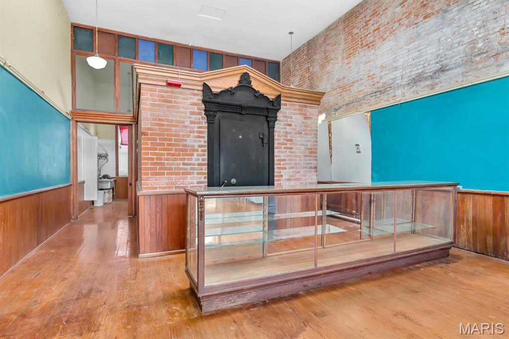 Clarksville - Commercial Sale