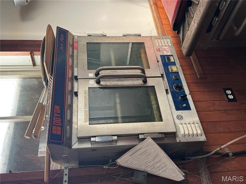 Clarksville - Commercial Sale