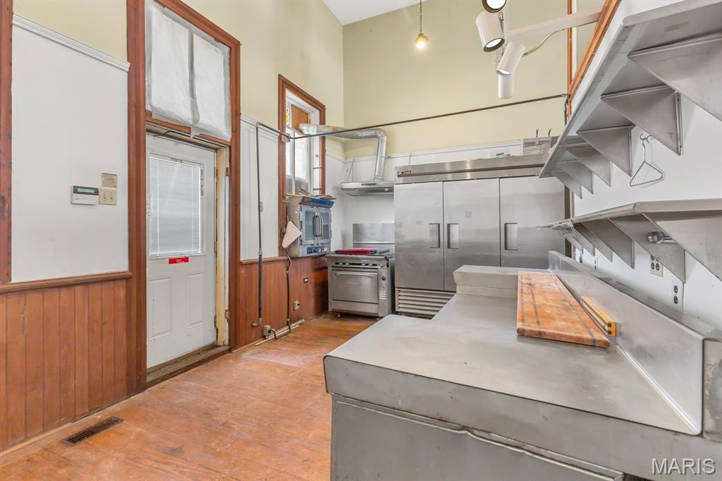 Clarksville - Commercial Sale